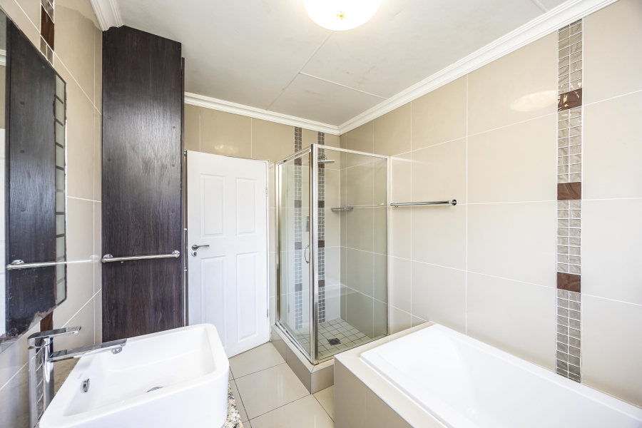 4 Bedroom Property for Sale in Sunrise On Sea Eastern Cape